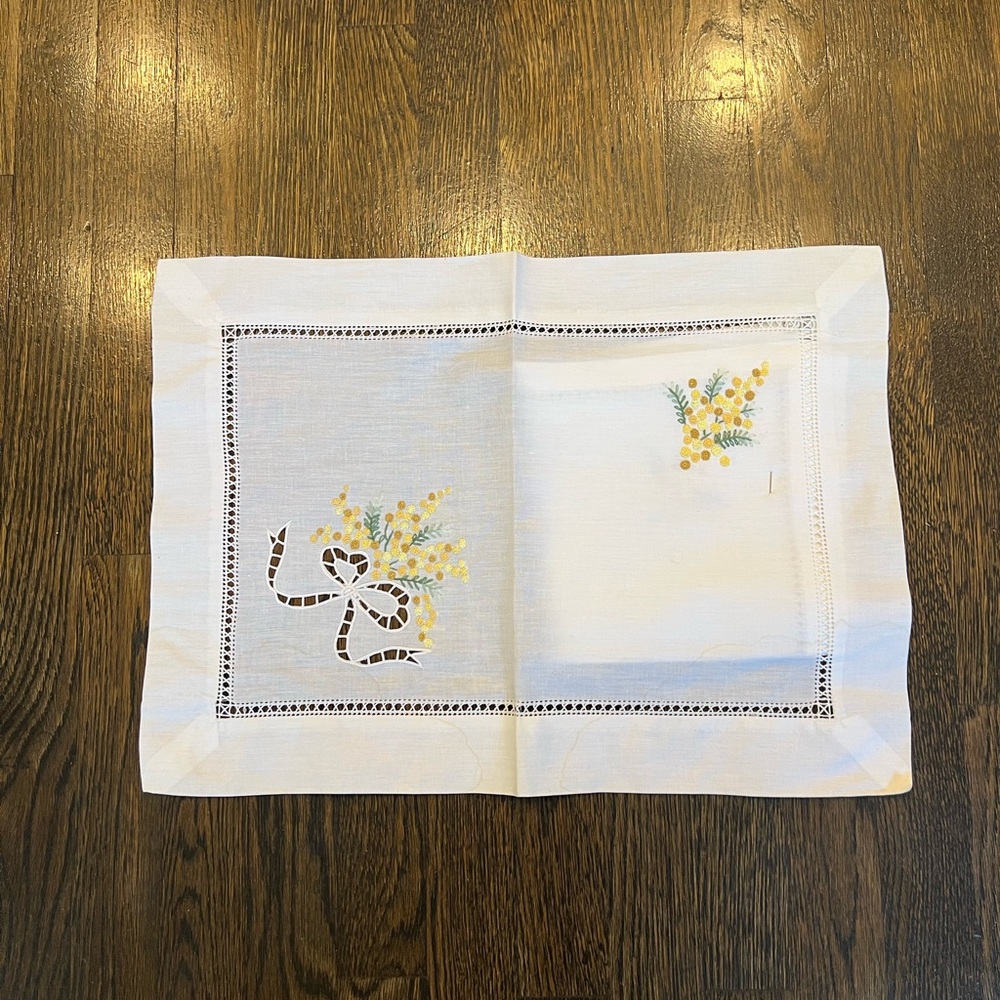 Floral Embroidered Cotton Placemat & Napkin Set